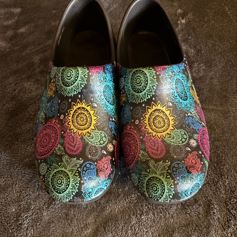 CROCS Neria Like New! Size 6